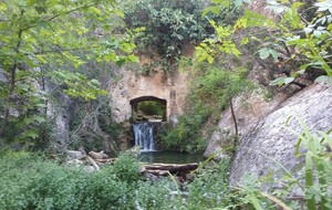 Sainte-Victoire :Cimetière du Tholonet-Le Toscan-Crête du Marbre-Zola-Petit barrage Michel Rondet